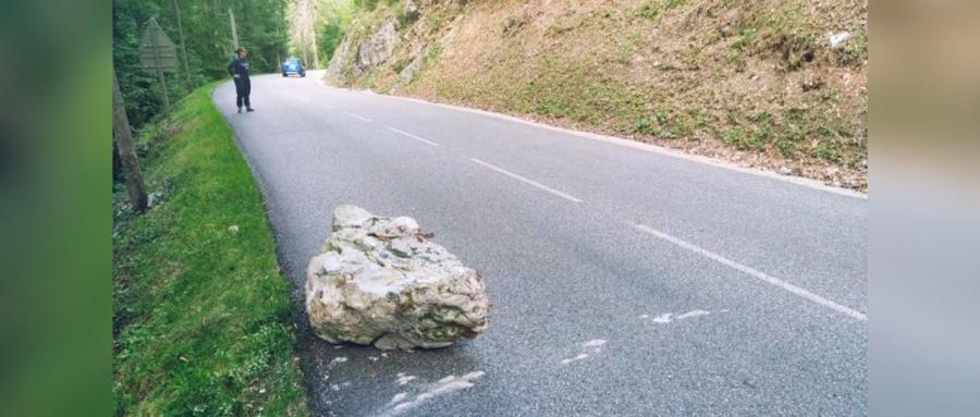 TALLOIRES-MONTMIN | Le col de la Forclaz fermé après une nouvelle chute de rocher