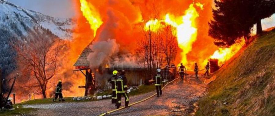 Après l’incendie du gîte du Passant au Reposoir, les deux gérants déjà tournés vers l’avenir