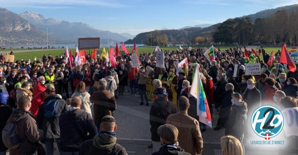 ANNECY | (🎥 VIDÉO) Près de 500 personnes contre la loi de sécurité globale.