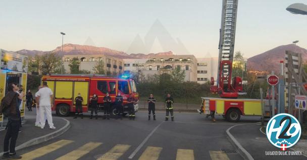 ANNECY | (VIDÉO🎞)  Les pompiers rendent hommage au personnel hospitalier !