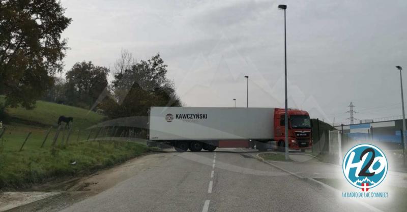 ANNECY | (📷PHOTO) Amazon : « En danger », les riverains alertent le Préfet.