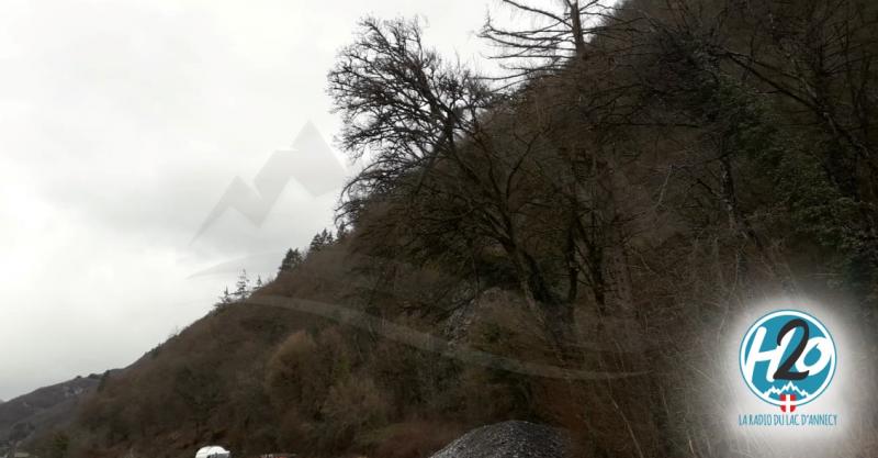 TALLOIRES-MONTMIN | La D909 coupée à la circulation
