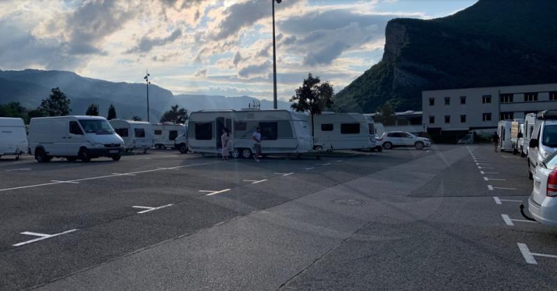 FAVERGES-SEYTHENEX | Les gens du voyage accueillis devant la salle omnisports