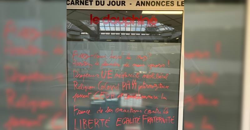 ANNECY | « Daubé Collabo » l’agence du quotidien taguée