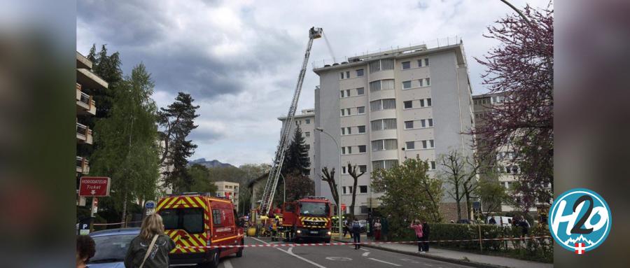 ANNECY | Impressionnant feu de toiture