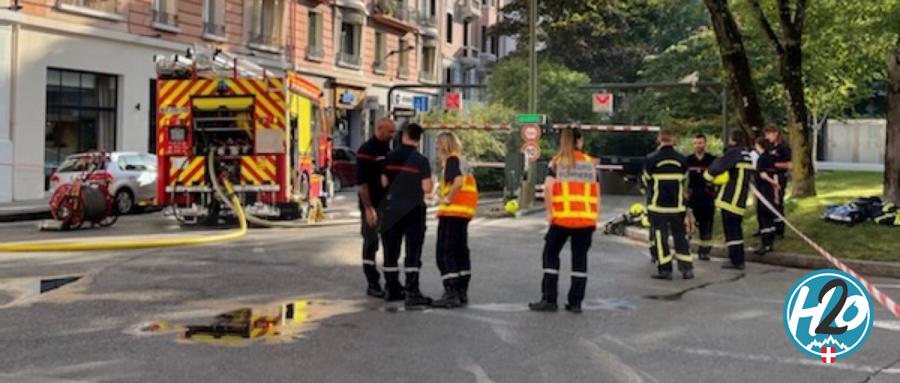 ANNECY | Un feu détruit plusieurs voitures dans le parking de la poste