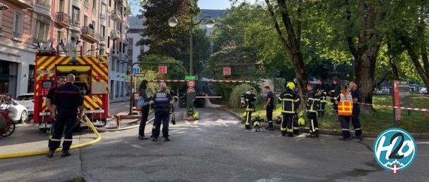 ANNECY | Un feu détruit plusieurs voitures dans le parking de la poste