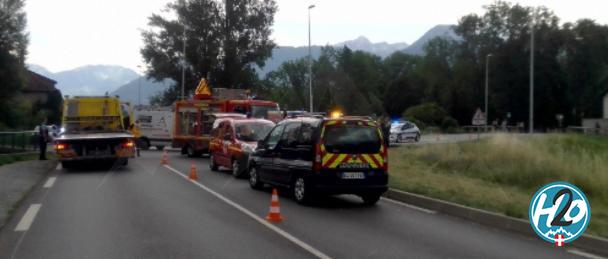 DOUSSARD | Un motard grièvement blessé dans un choc frontal avec un utilitaire