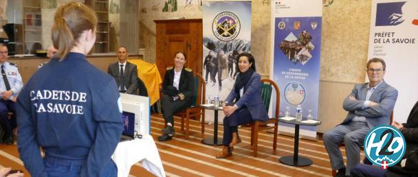 BASSENS | La secrétaire d’État Sarah El Haïry échange avec les cadets de la gendarmerie