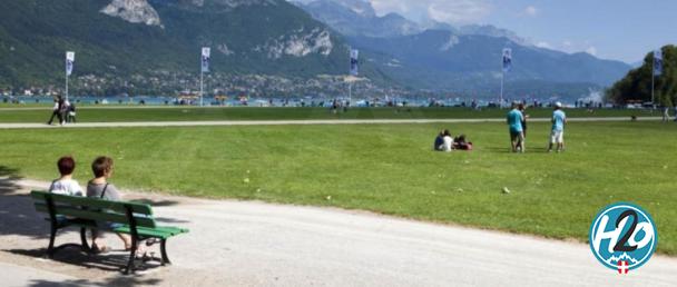 Lac d’Annecy : une vague d’électrification pour les bateaux du Pâquier, le stationnement et la circulation modulés